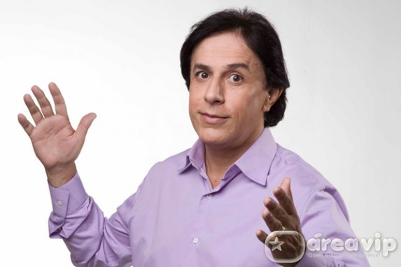 Tom Cavalcante alfineta Record durante seu show