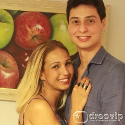 Valesca Popozuda posta foto ao lado do novo namorado