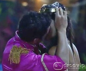 A Fazenda 7 - Marlos e Debora se beijam Reprodução/R7/Rede Record