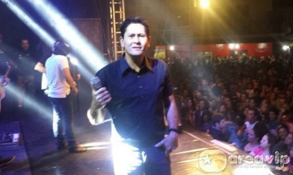 Cantor Gian teria passado mal após ler críticas de Zezé di Camargo para sua mulher