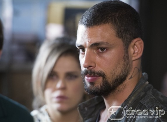 Cauã Reymond vai viver gêmeos em série