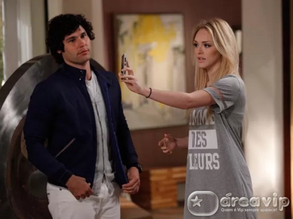 Geracao Brasil - Megan tem fotos intimas divulgadas na web e se desespera Raphael Dias/Gshow