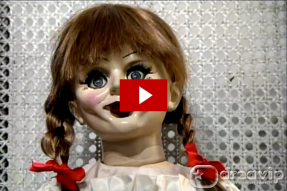 Veja pegadinha com a boneca Annabelle, nova estrela de Silvio Santos