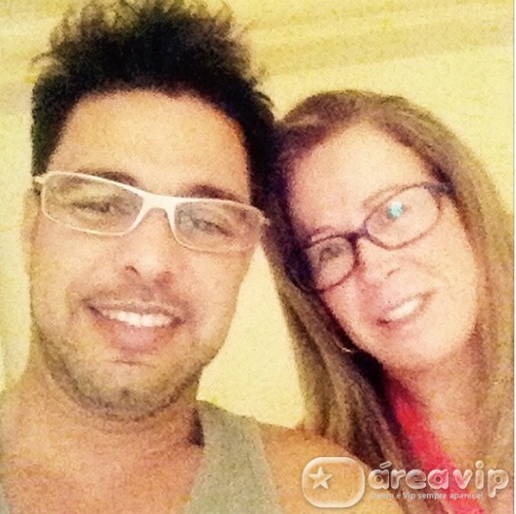 Zezé Di Camargo e Zilu postam foto juntos