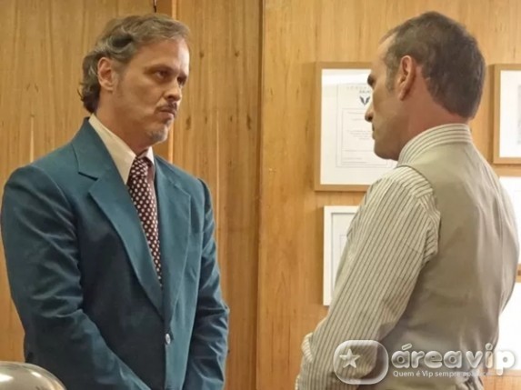 Mário admite que está com Gilda