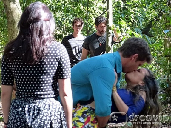 Malhacao - Joaquina e Gael ficam chocados com beijo de Rene em Dandara Foto: GShow