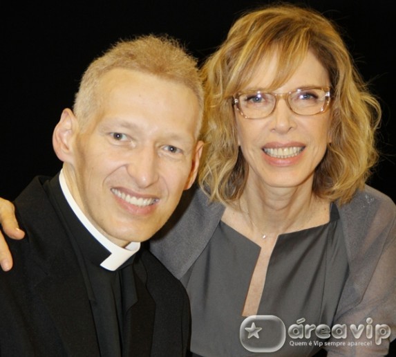 Padre Marcelo e Gabi Carol Soares/SBT