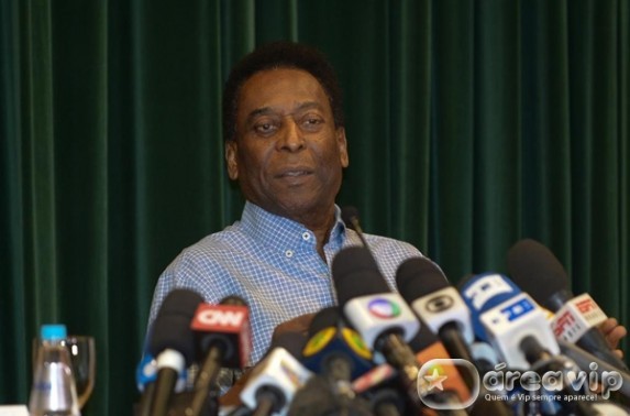Pelé é internado em São Paulo
