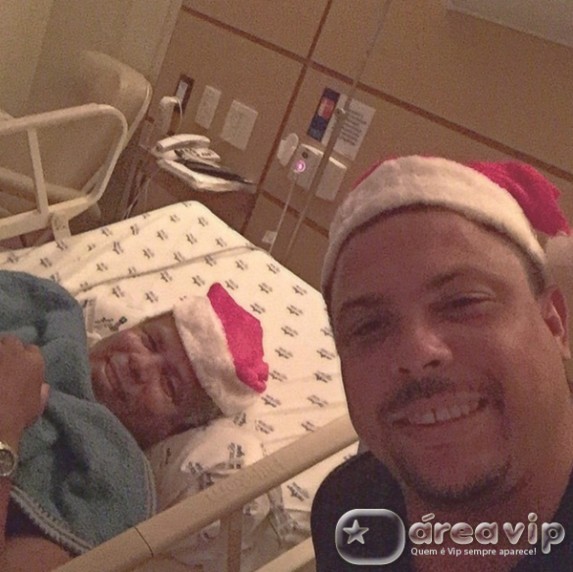 Pai de Ronaldo é operado de emergência