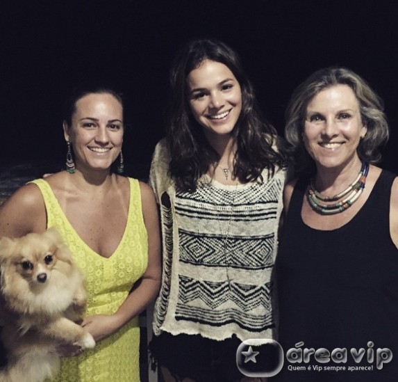 Bruna Marquezine com a familia do namorado Reprodução/Instagram