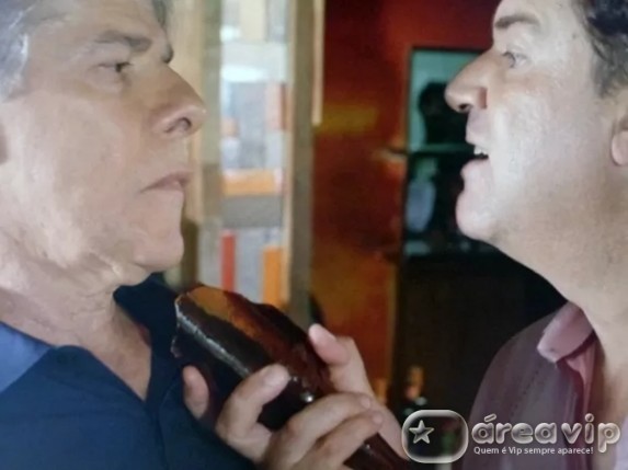 Imperio - Felipe ataca Claudio Foto: TV Globo