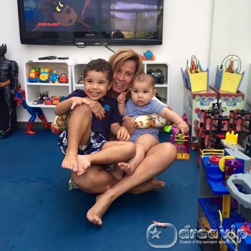 Zilu posta foto com o netos