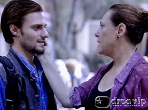 Alto Astral - Nicolas fica cara a cara com Tina Foto: TV Globo