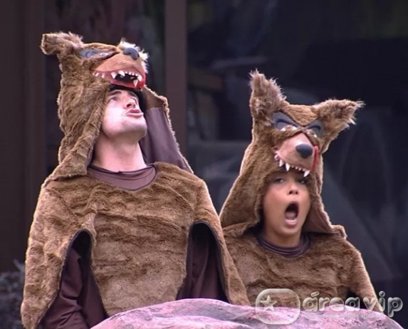 BBB15 - Rafael e Amanda cumprem castigo monstro Foto : Reprodução/Big Brother Brasil