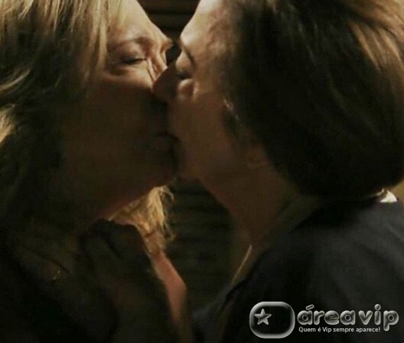 Após boicote devido ao casal gay, fãs lançam apoio a ‘Babilônia’