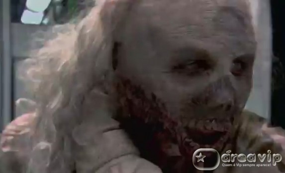 Programa Silvio Santos exibe câmera escondida dos ‘Zumbis no Metrô’ e agita as redes sociais – Veja!