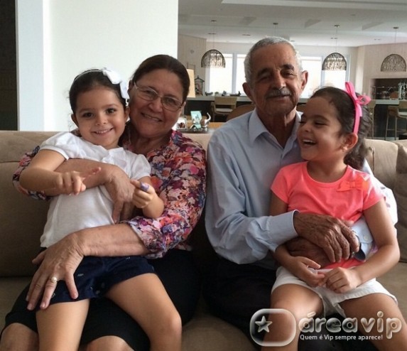 Pais de Zezé Di Camargo e Luciano estão internados