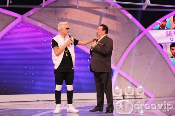 Raul Gil recebe MC Gui em seu programa