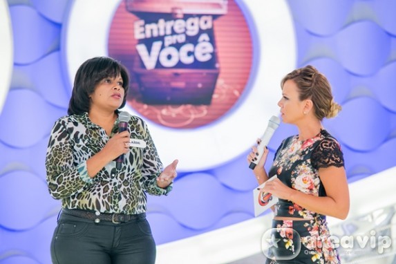 Eliana realiza reencontro de mãe e filha que não se veem há 40 anos no “Entrega Pra Você”