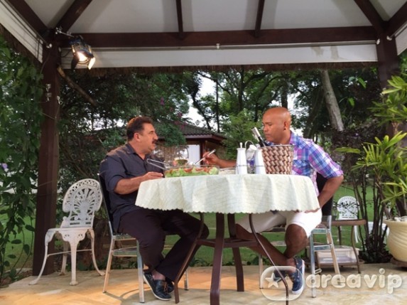 Ratinho visita a casa do cantor Rick