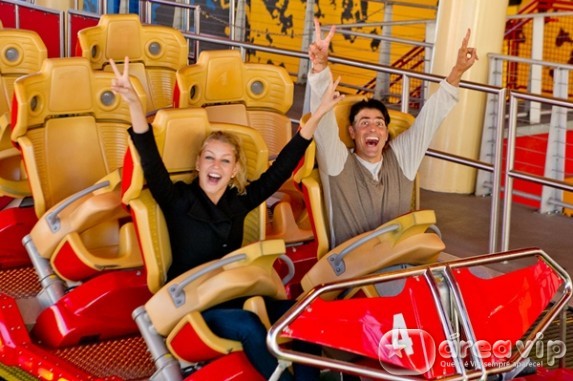 Reynaldo Gianecchini se diverte no Universal Orlando Resort
