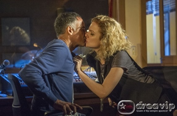 Sete Vidas - Laila beija Vicente Globo/Renato Rocha Miranda