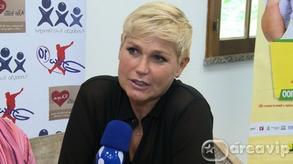 Xuxa concede entrevista ao TV Fama
