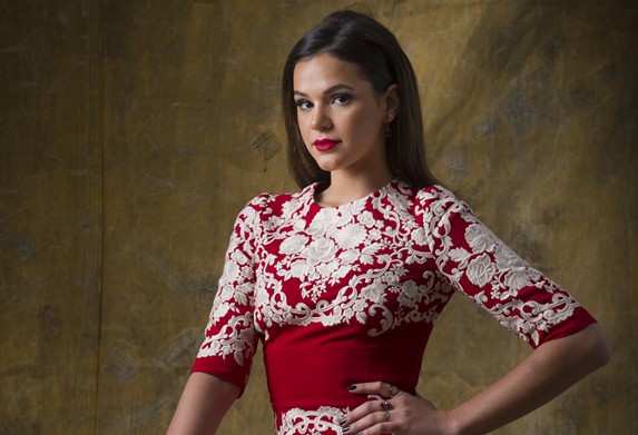 Bruna Marquezine se irrita com pergunta sobre plástica no nariz