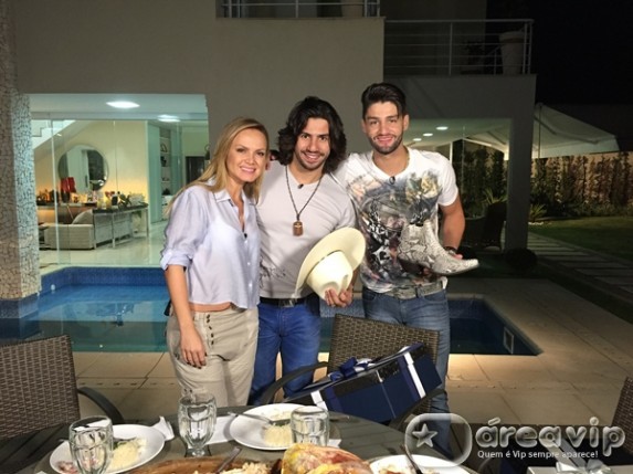 Eliana mostra a casa de Munhoz que faz dupla com Mariano