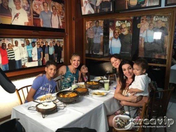 Eliana mostra sua visita a nova casa de Simony