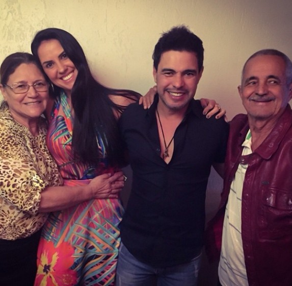 Graciele Lacerda posta foto ao lado dos pais de Zezé di Camargo