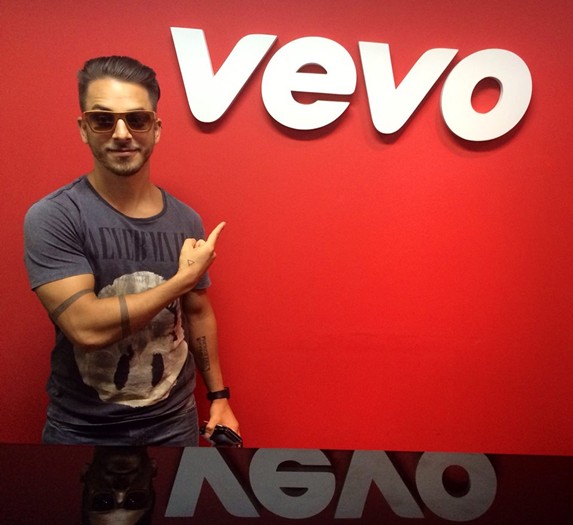 Júnior Lima estreia programa na internet