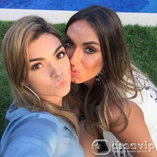 Nicole Bahls entrevista Kelly Key para seu programa