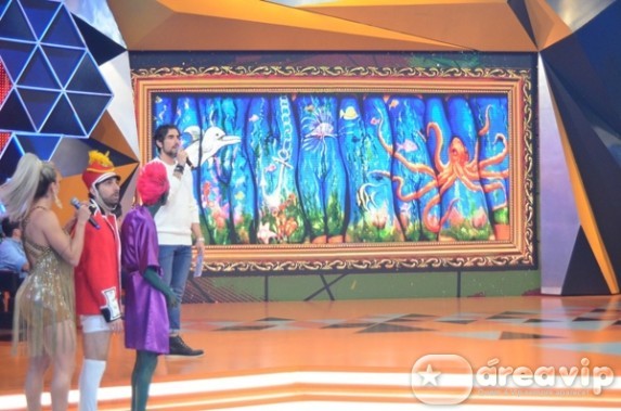 Em novo quadro do ‘Legendários’, modelos nus viram quebra-cabeça humano