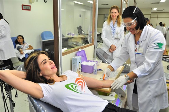 Luciana Gimenez mostra mobilização para salvar vida de menino com doença rara, no Superpop