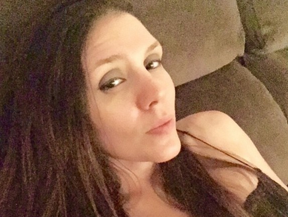 Simony é acusada de calote por empresário e cobrada em rede social