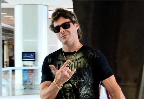 Ex-empresário processa Theo Becker