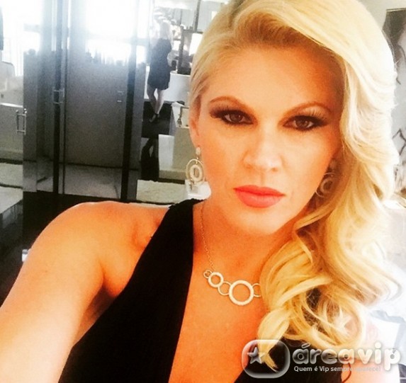 Val Marchiori briga com o marido e polícia é chamada