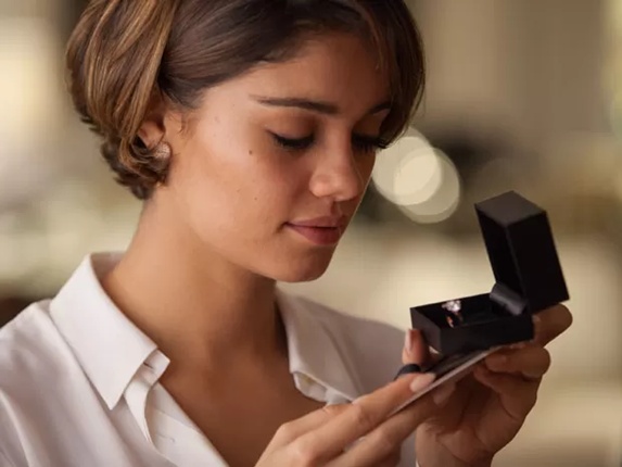 Babilonia - Alice ganha anel Fabiano Battaglin/Gshow