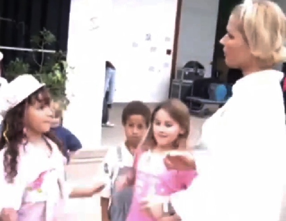 Xuxa posta vídeo de Bruna Marquezine e Sasha crianças