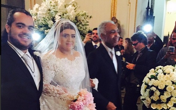 Gilberto Gil enxuga as lágrimas de Preta – Veja!