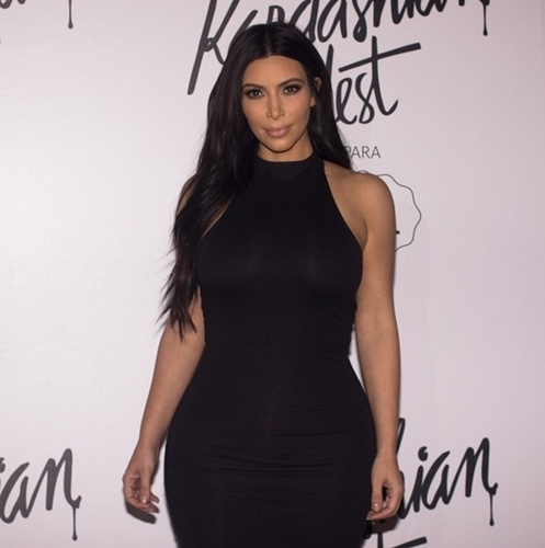 Kim Kardashian lança coleção de roupas em São Paulo