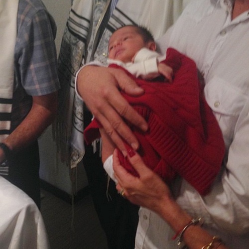 Beth Szafir mostra netinho recém-nascido