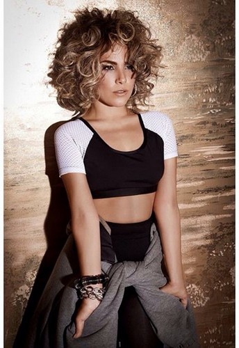 Wanessa muda radicalmente o visual