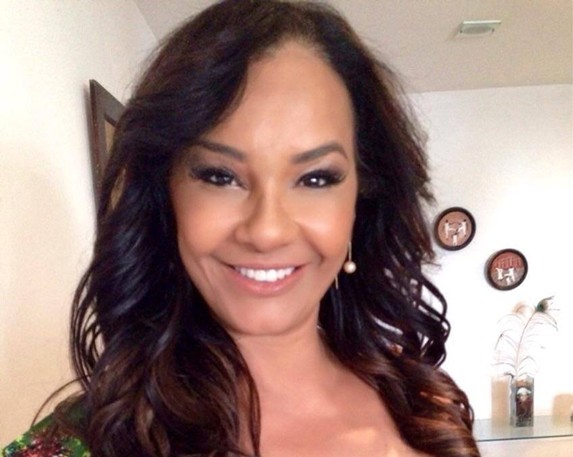 Após cirurgia, Solange Couto tranquiliza fãs