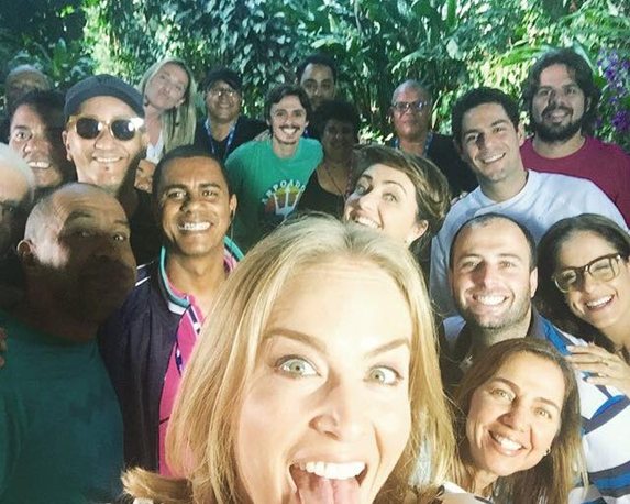 Após acidente, Angélica volta a gravar ‘Estrelas’