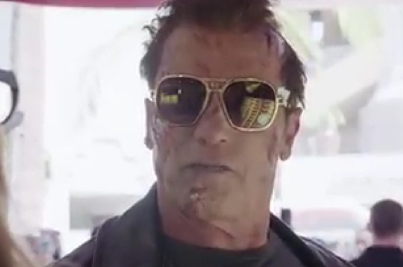 Arnold Schwarzenegger faz pegadinha com fãs em Hollywood – Confira!