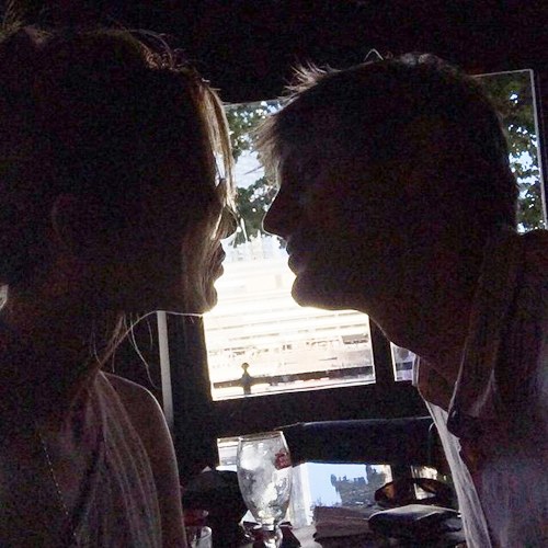 Eliana se declara para o namorado