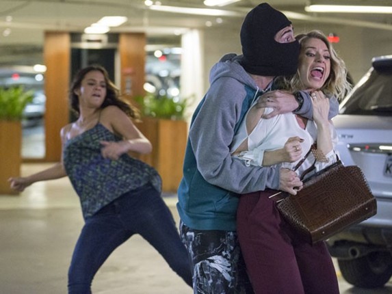 Mari salva Soraya em assalto