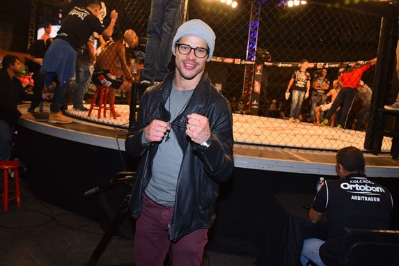 Jose Loreto assiste luta Caio Duran / Azzi Agency